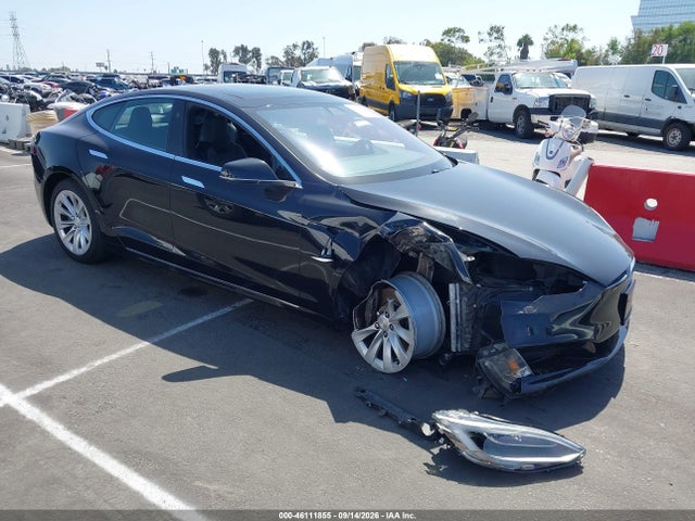 Tesla Model S 60/75 2017 5YJSA1E10HF169705 zdjęcie główne