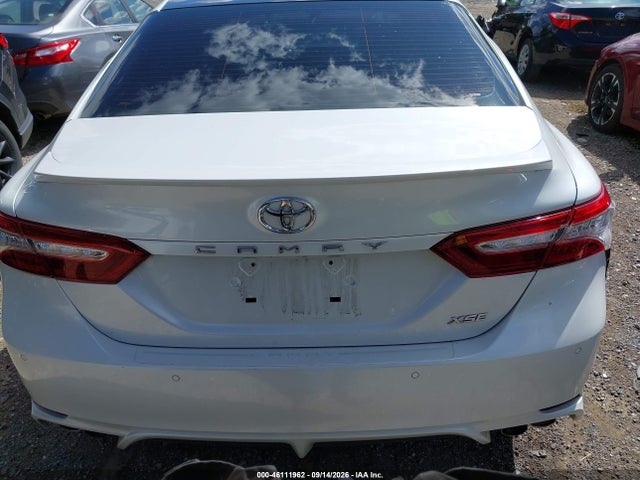 46111962 :رقم المزاد ، 4T1B61HK4JU060694 vin ، 2018 Toyota Camry Xse مزاد بيع