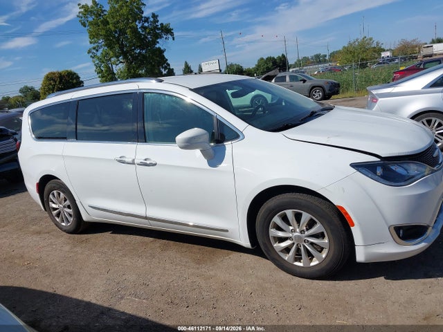 2018 Chrysler Pacifica Touring L მანქანა იყიდება აუქციონზე, vin: 2C4RC1BG2JR188817, აუქციონის ნომერი: 46112171