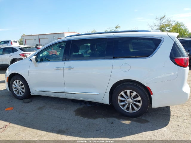 2018 Chrysler Pacifica Touring L მანქანა იყიდება აუქციონზე, vin: 2C4RC1BG2JR188817, აუქციონის ნომერი: 46112171