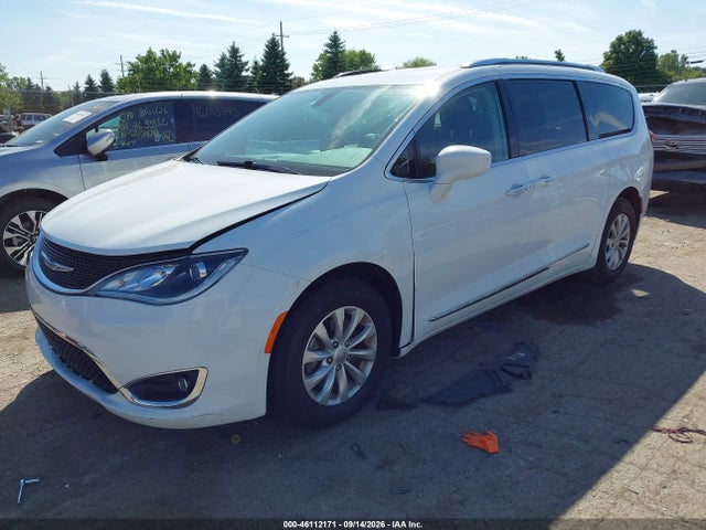 2018 Chrysler Pacifica Touring L მანქანა იყიდება აუქციონზე, vin: 2C4RC1BG2JR188817, აუქციონის ნომერი: 46112171
