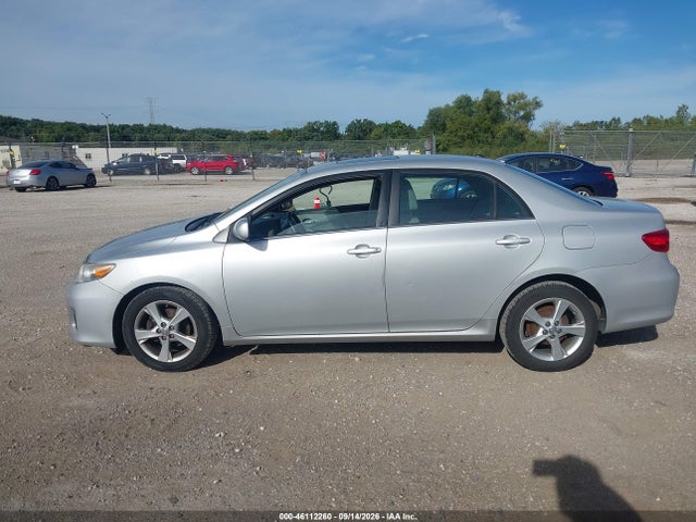 46112260 :رقم المزاد ، 2T1BU4EE7DC995817 vin ، 2013 Toyota Corolla Le مزاد بيع