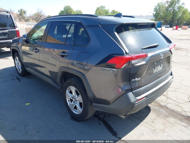 Toyota Rav4 Xle 2019 JTMW1RFV2KJ015174 Image 3
