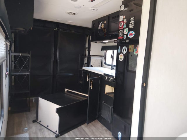 46112610 :رقم المزاد ، 5ZT2CKGC9NY024994 vin ، 2022 Forest River Cherokee مزاد بيع