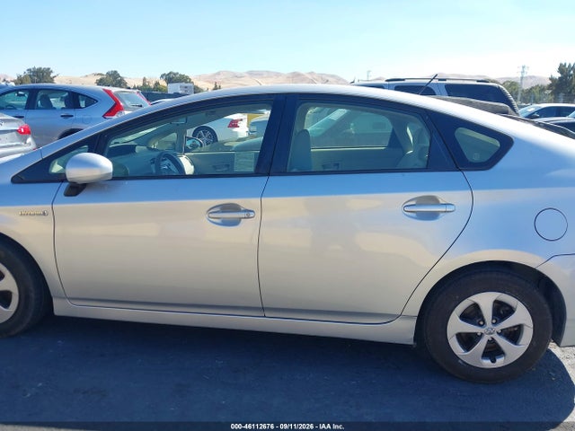 JTDKN3DU7E1770013 Toyota Prius Two
