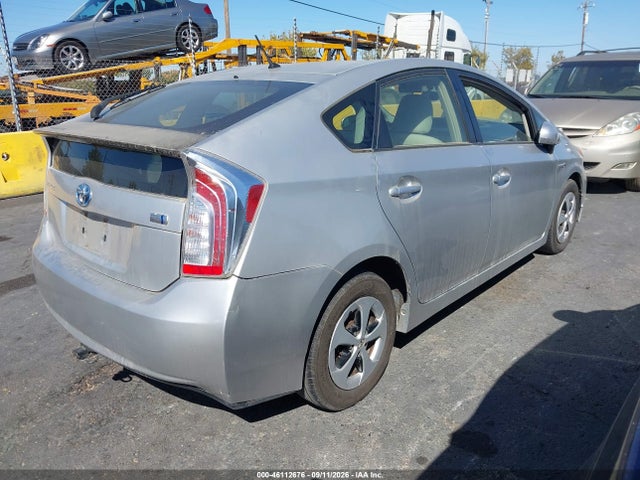 JTDKN3DU7E1770013 Toyota Prius Two