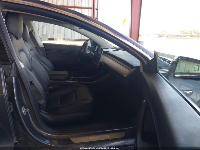 46112824 :رقم المزاد ، 5YJ3E1EB3JF114088 vin ، 2018 Tesla Model 3 Long Range/performance مزاد بيع