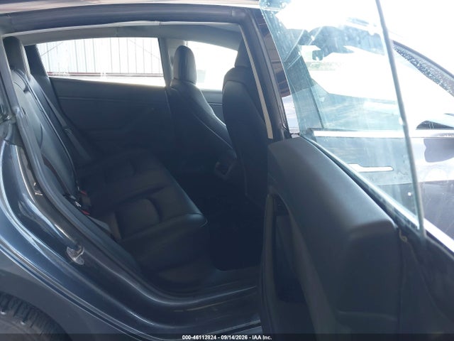 46112824 :رقم المزاد ، 5YJ3E1EB3JF114088 vin ، 2018 Tesla Model 3 Long Range/performance مزاد بيع
