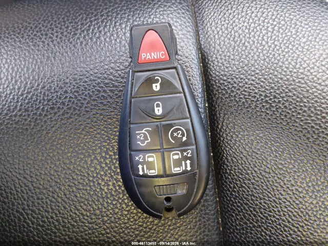 2015 Chrysler Town & Country Touring მანქანა იყიდება აუქციონზე, vin: 2C4RC1BG8FR697575, აუქციონის ნომერი: 46113453
