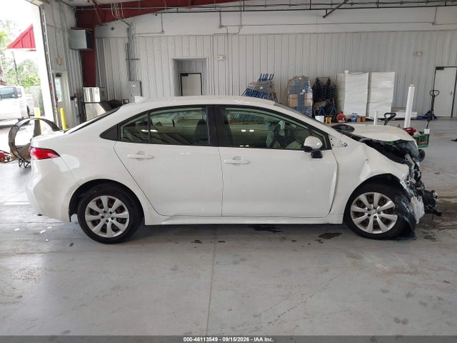 46113549 :رقم المزاد ، JTDEPMAE9NJ200346 vin ، 2022 Toyota Corolla Le مزاد بيع