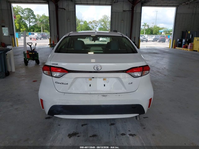 46113549 :رقم المزاد ، JTDEPMAE9NJ200346 vin ، 2022 Toyota Corolla Le مزاد بيع
