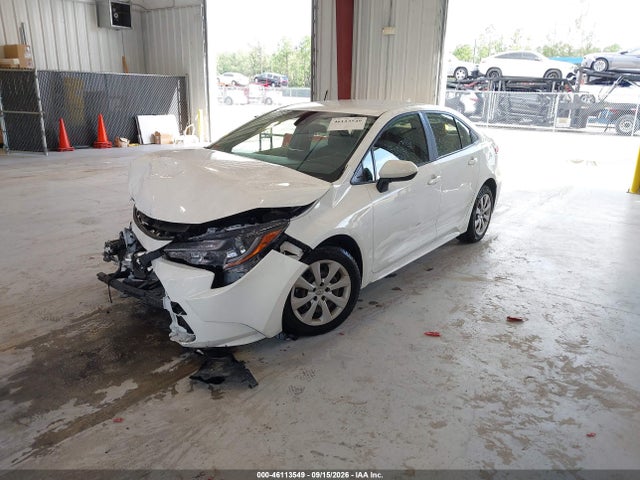 46113549 :رقم المزاد ، JTDEPMAE9NJ200346 vin ، 2022 Toyota Corolla Le مزاد بيع