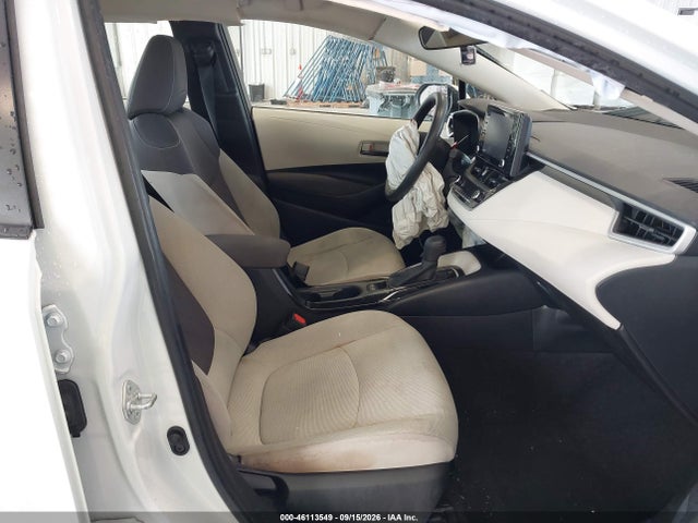 46113549 :رقم المزاد ، JTDEPMAE9NJ200346 vin ، 2022 Toyota Corolla Le مزاد بيع
