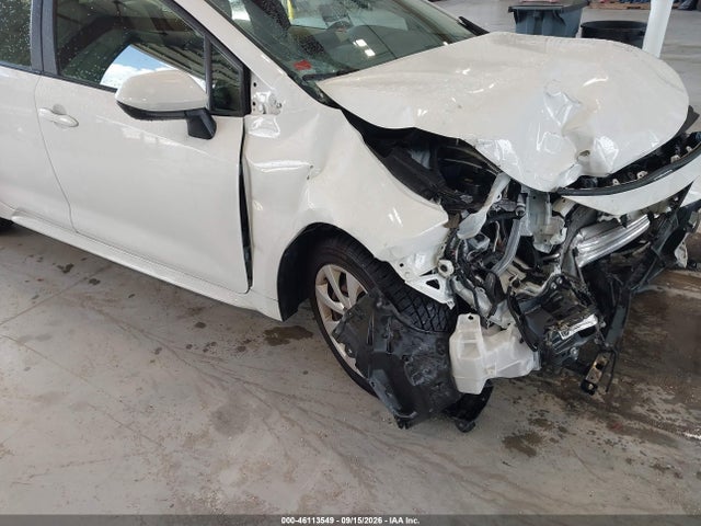 46113549 :رقم المزاد ، JTDEPMAE9NJ200346 vin ، 2022 Toyota Corolla Le مزاد بيع