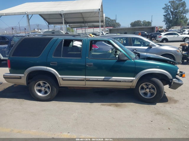 46113576 :رقم المزاد ، 1GNCS13W8W2176487 vin ، 1998 Chevrolet Blazer Lt مزاد بيع