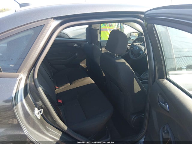 Ford FOCUS SE 2017 1FADP3F21HL235093 Image 8