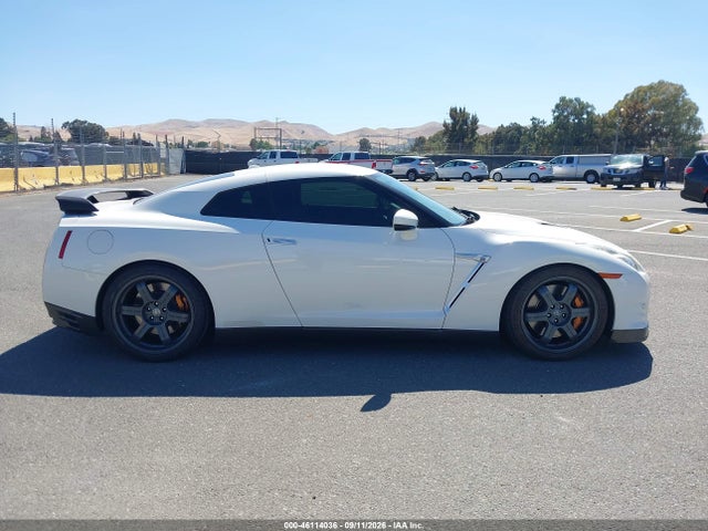 2015 Nissan Gt-r Premium მანქანა იყიდება აუქციონზე, vin: JN1AR5EF4FM281308, აუქციონის ნომერი: 46114036