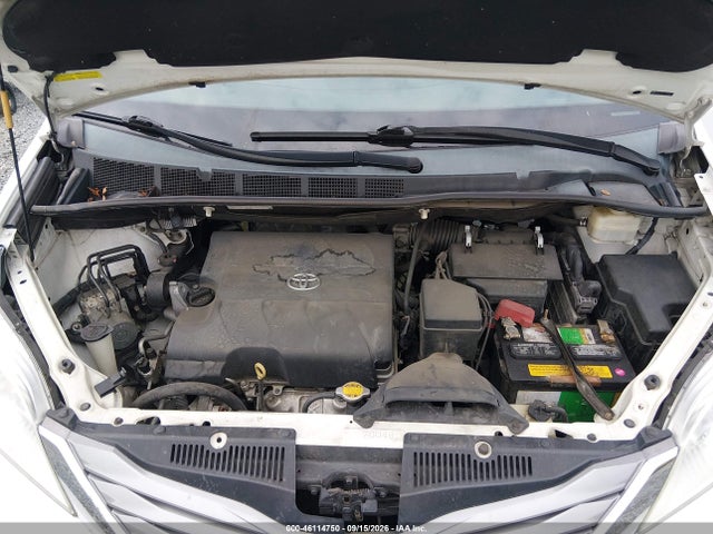5TDYK3DC7FS579027 Toyota Sienna Xle Premium 8 Passenger