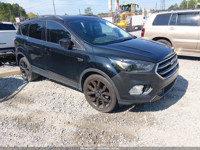 46114771 :رقم المزاد ، 1FMCU0GD4HUA75844 vin ، 2017 Ford Escape Se مزاد بيع