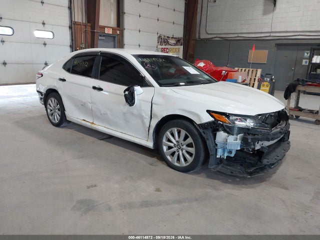 46114972 :رقم المزاد ، 4T1B11HK2JU095183 vin ، 2018 Toyota Camry Le مزاد بيع