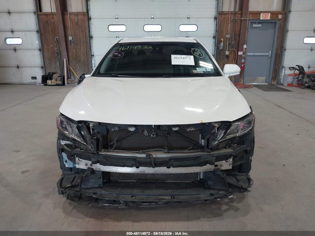 46114972 :رقم المزاد ، 4T1B11HK2JU095183 vin ، 2018 Toyota Camry Le مزاد بيع