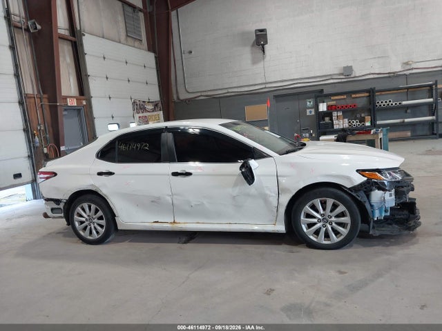 46114972 :رقم المزاد ، 4T1B11HK2JU095183 vin ، 2018 Toyota Camry Le مزاد بيع