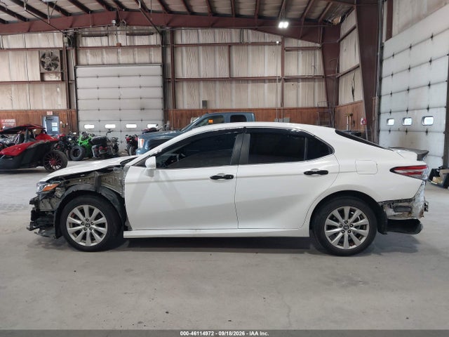 46114972 :رقم المزاد ، 4T1B11HK2JU095183 vin ، 2018 Toyota Camry Le مزاد بيع