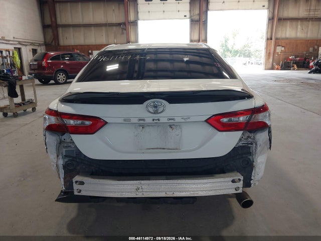 46114972 :رقم المزاد ، 4T1B11HK2JU095183 vin ، 2018 Toyota Camry Le مزاد بيع