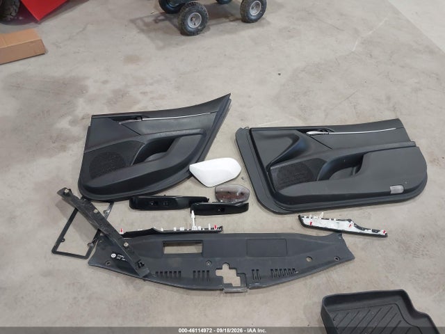 46114972 :رقم المزاد ، 4T1B11HK2JU095183 vin ، 2018 Toyota Camry Le مزاد بيع