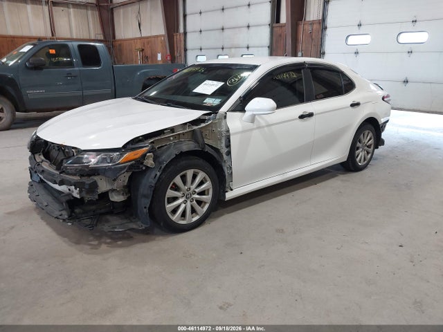 46114972 :رقم المزاد ، 4T1B11HK2JU095183 vin ، 2018 Toyota Camry Le مزاد بيع