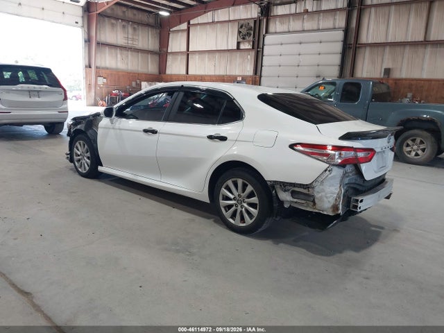 46114972 :رقم المزاد ، 4T1B11HK2JU095183 vin ، 2018 Toyota Camry Le مزاد بيع