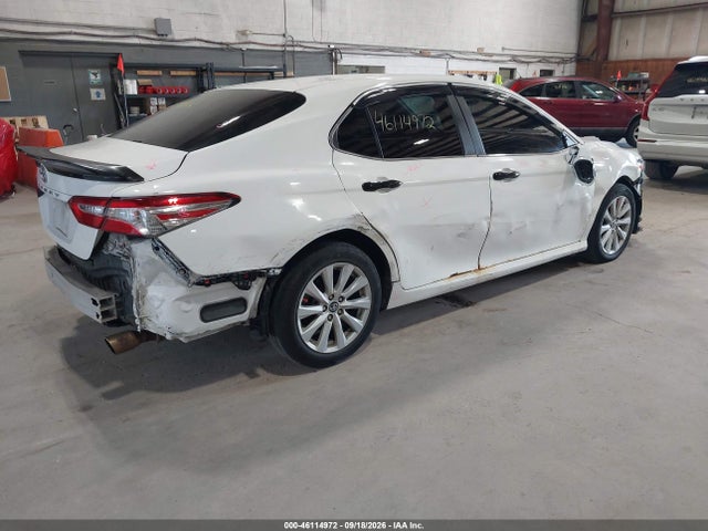 46114972 :رقم المزاد ، 4T1B11HK2JU095183 vin ، 2018 Toyota Camry Le مزاد بيع