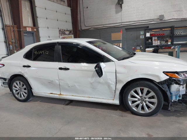 46114972 :رقم المزاد ، 4T1B11HK2JU095183 vin ، 2018 Toyota Camry Le مزاد بيع