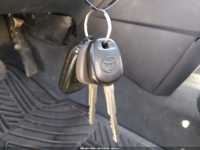 46114985 :رقم المزاد ، 2T1KR32EX5C419253 vin ، 2005 Toyota Matrix مزاد بيع
