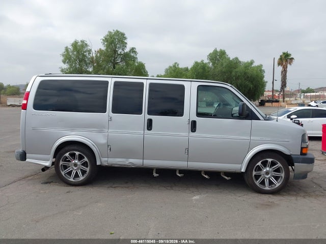 Chevrolet Express 2500 Work Van 2017 1GCWGAFG4H1120860 Image 13