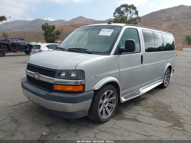 Chevrolet Express 2500 Work Van 2017 1GCWGAFG4H1120860 Image 2