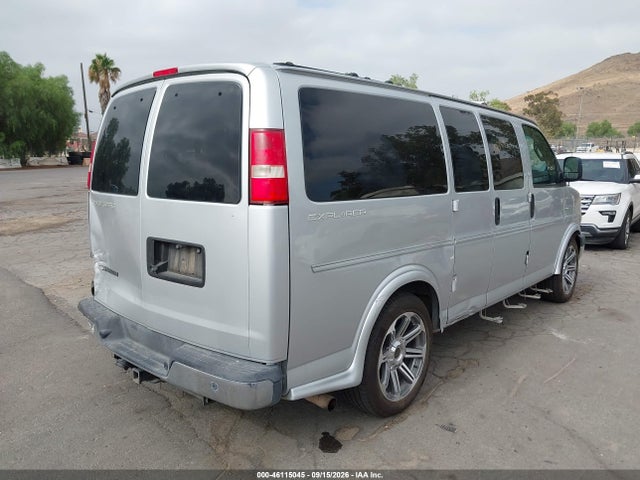 Chevrolet Express 2500 Work Van 2017 1GCWGAFG4H1120860 Image 4