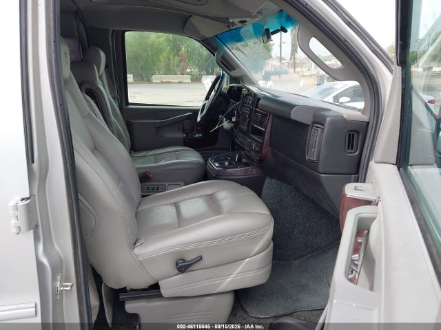 Chevrolet Express 2500 Work Van 2017 1GCWGAFG4H1120860 Image 5