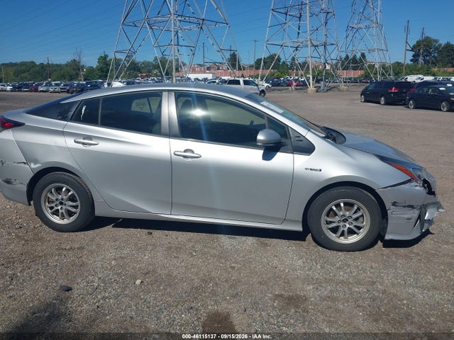 Toyota Prius Two 2016 JTDKBRFU9G3011850 Image 14