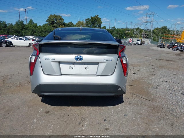 Toyota Prius Two 2016 JTDKBRFU9G3011850 Image 17
