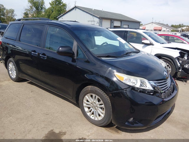 46115205 :رقم المزاد ، 5TDYK3DC3FS657495 vin ، 2015 Toyota Sienna Xle 8 Passenger مزاد بيع