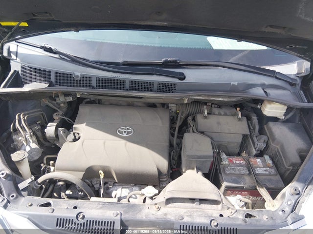 46115205 :رقم المزاد ، 5TDYK3DC3FS657495 vin ، 2015 Toyota Sienna Xle 8 Passenger مزاد بيع
