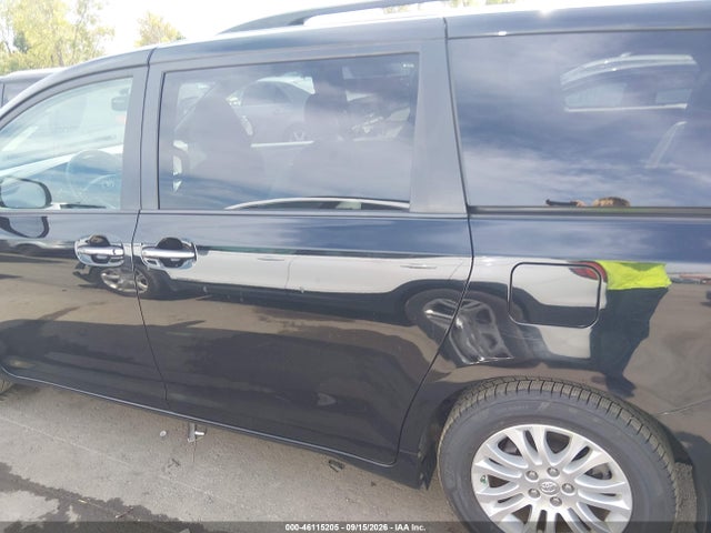 46115205 :رقم المزاد ، 5TDYK3DC3FS657495 vin ، 2015 Toyota Sienna Xle 8 Passenger مزاد بيع