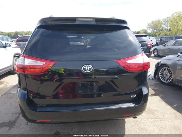 46115205 :رقم المزاد ، 5TDYK3DC3FS657495 vin ، 2015 Toyota Sienna Xle 8 Passenger مزاد بيع