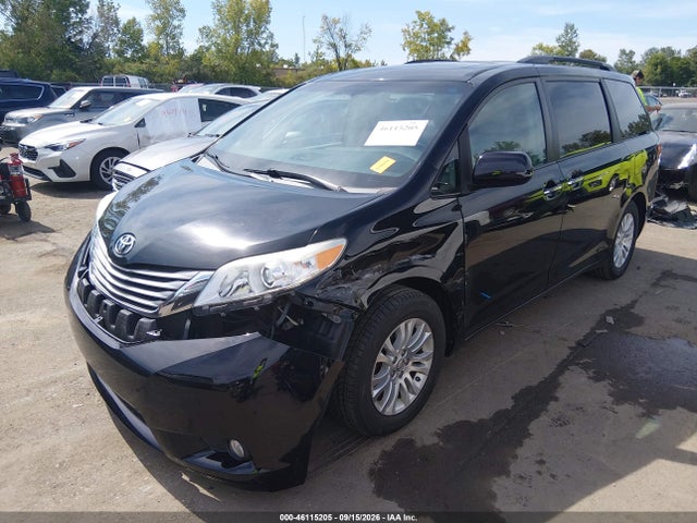 46115205 :رقم المزاد ، 5TDYK3DC3FS657495 vin ، 2015 Toyota Sienna Xle 8 Passenger مزاد بيع