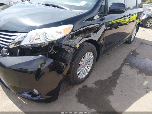 46115205 :رقم المزاد ، 5TDYK3DC3FS657495 vin ، 2015 Toyota Sienna Xle 8 Passenger مزاد بيع