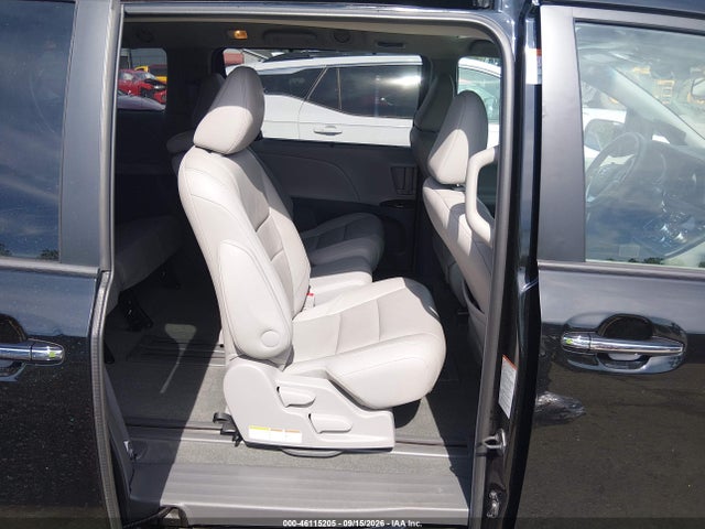 46115205 :رقم المزاد ، 5TDYK3DC3FS657495 vin ، 2015 Toyota Sienna Xle 8 Passenger مزاد بيع