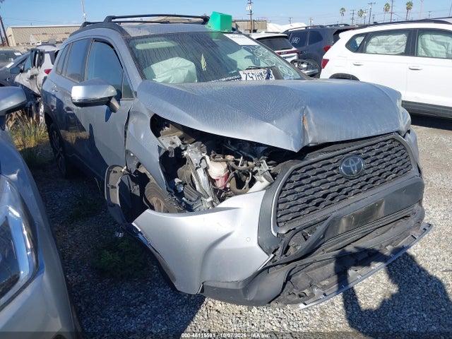Auction sale of the 2022 Toyota Corolla Cross Xle, vin: 7MUDAABG8NV040061, lot number: 46115591