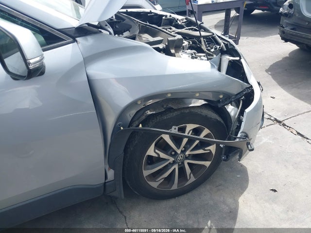 Продажа на аукционе авто 2022 Toyota Corolla Cross Xle, vin: 7MUDAABG8NV040061, номер лота: 46115591