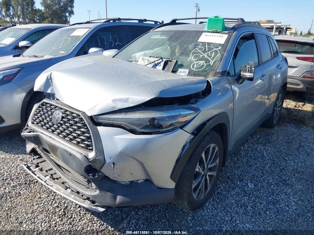 Продажа на аукционе авто 2022 Toyota Corolla Cross Xle, vin: 7MUDAABG8NV040061, номер лота: 46115591